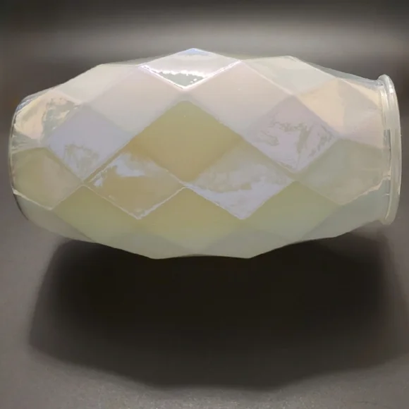 ✨️ Irredescent Pearl w/ Light Green Undertone 8 1/2" Modern Diamond Vase - Picture 9 of 10